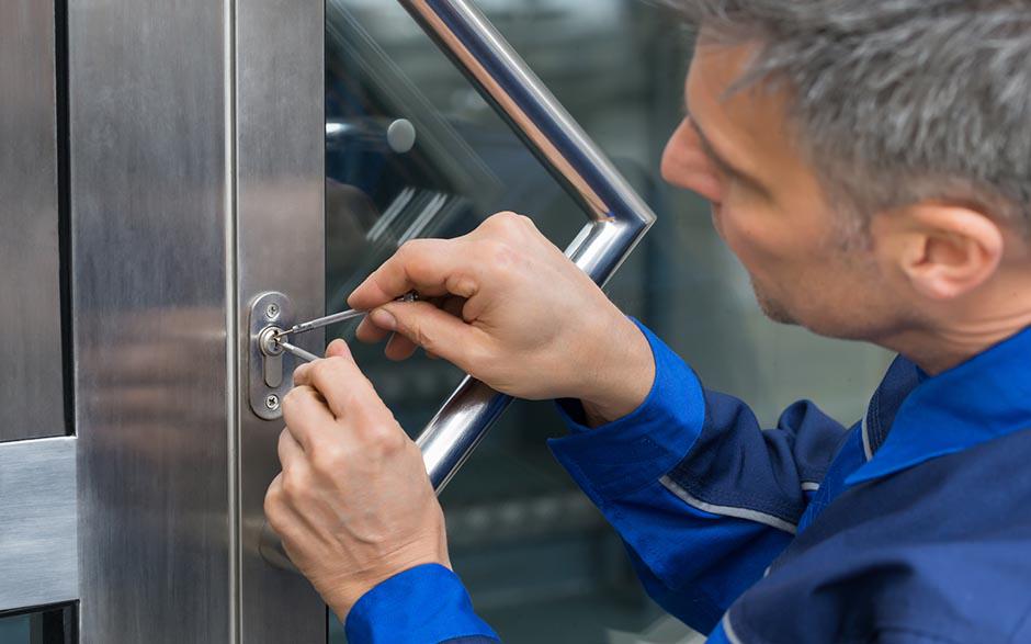 remplacer une serrure de porte d'entrée Saint-Prix